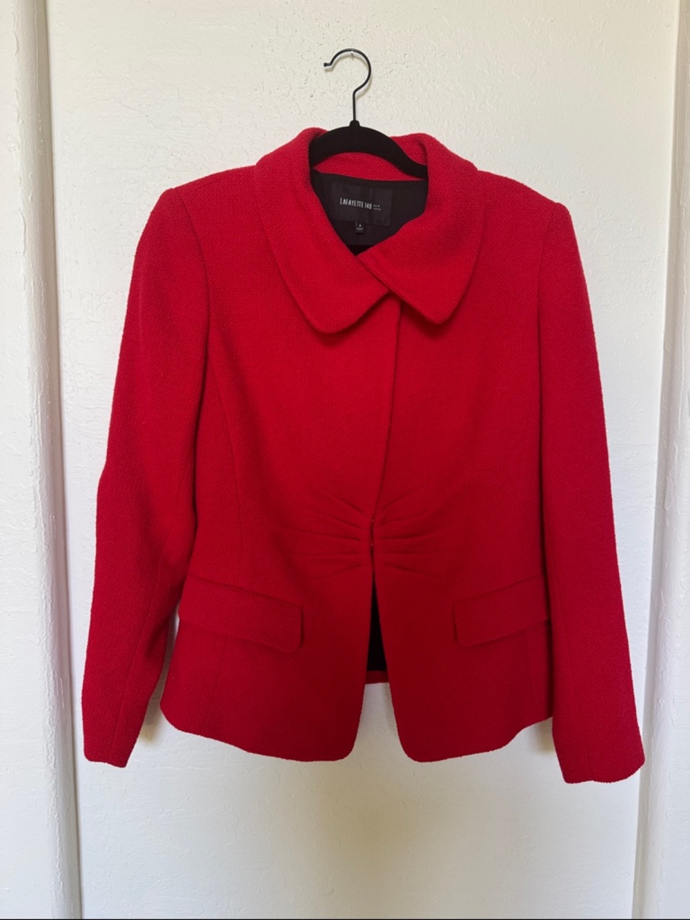Lafayette 148 Vibrant Red Rounded-Collar Tailored Jacket. Size 8